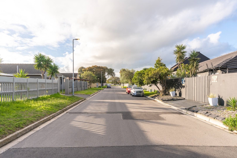 3 Bedroom Property for Sale in Bothasig Western Cape